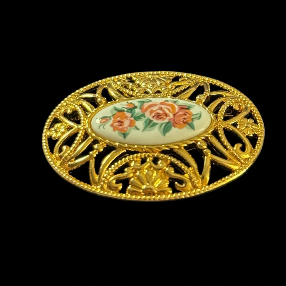 Vintage Avon Gold Tone Filigree Brooch with Porcelain‎ Rose Center